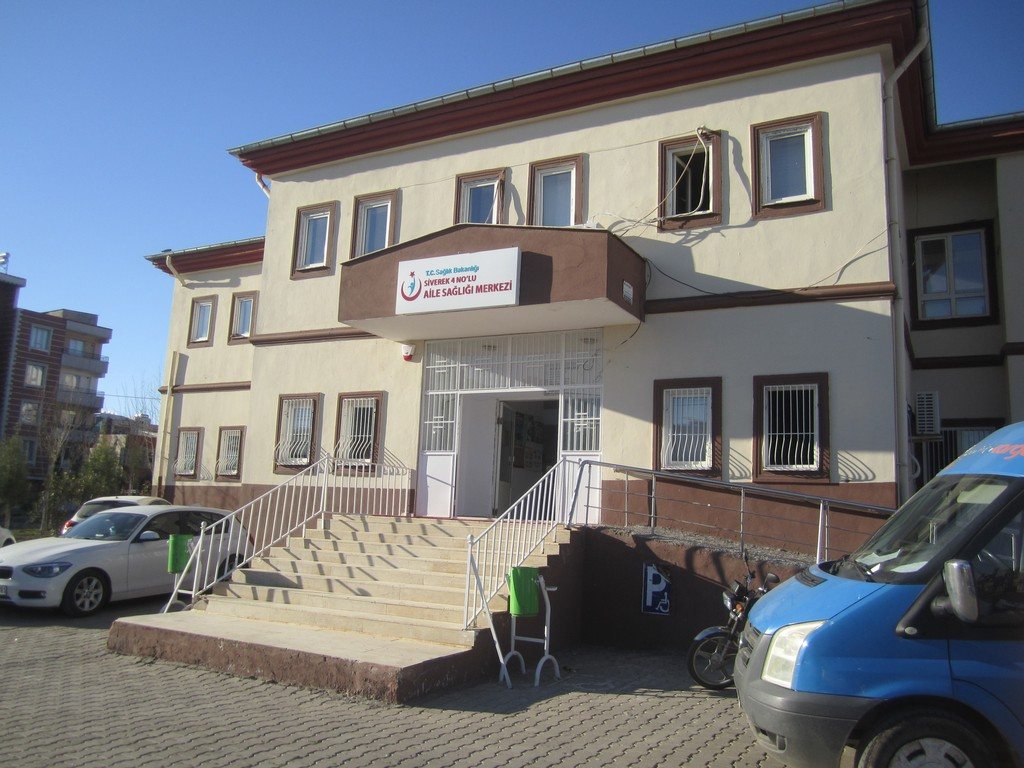Merkez binasının yandan dış görünümü