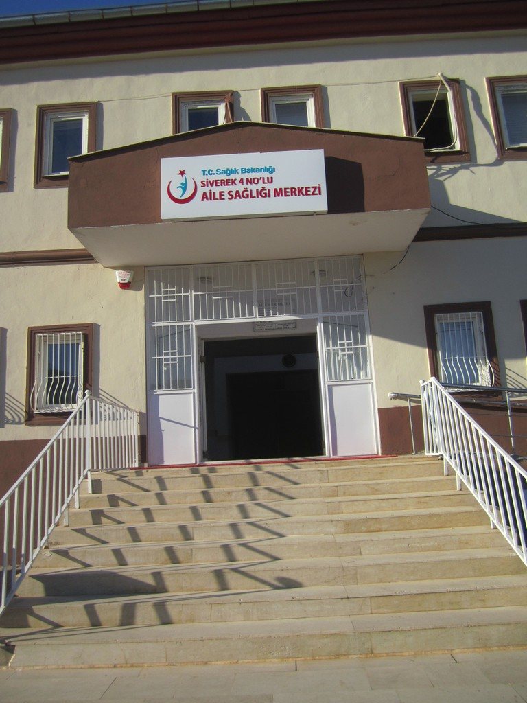 Siverek 4 Numaralı Aile Sağlığı Merkezi ana giriş tabelası