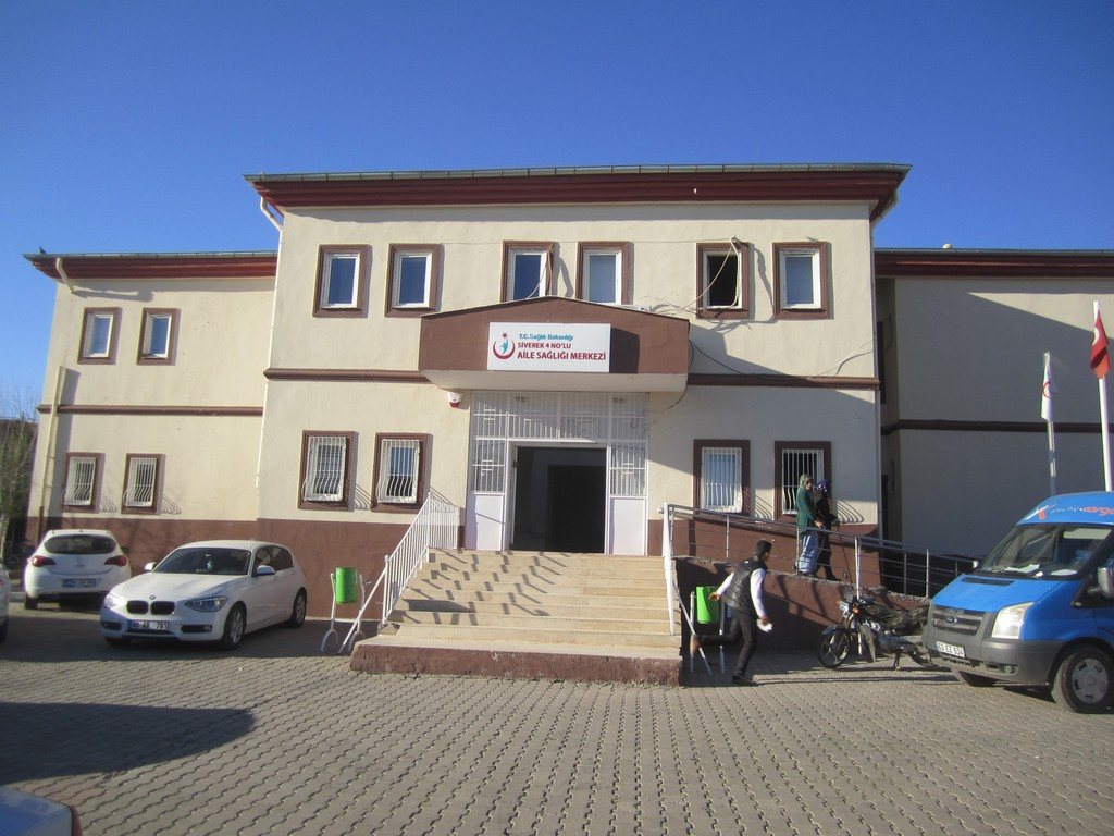 Siverek 4 Numaralı Aile Sağlığı Merkezi binasının önden görünümü